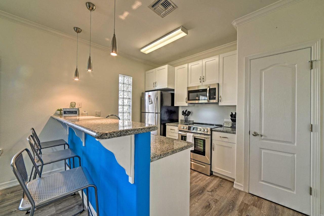 Modern Island Condo With Pool Steps To The Beach! South Padre Island Buitenkant foto