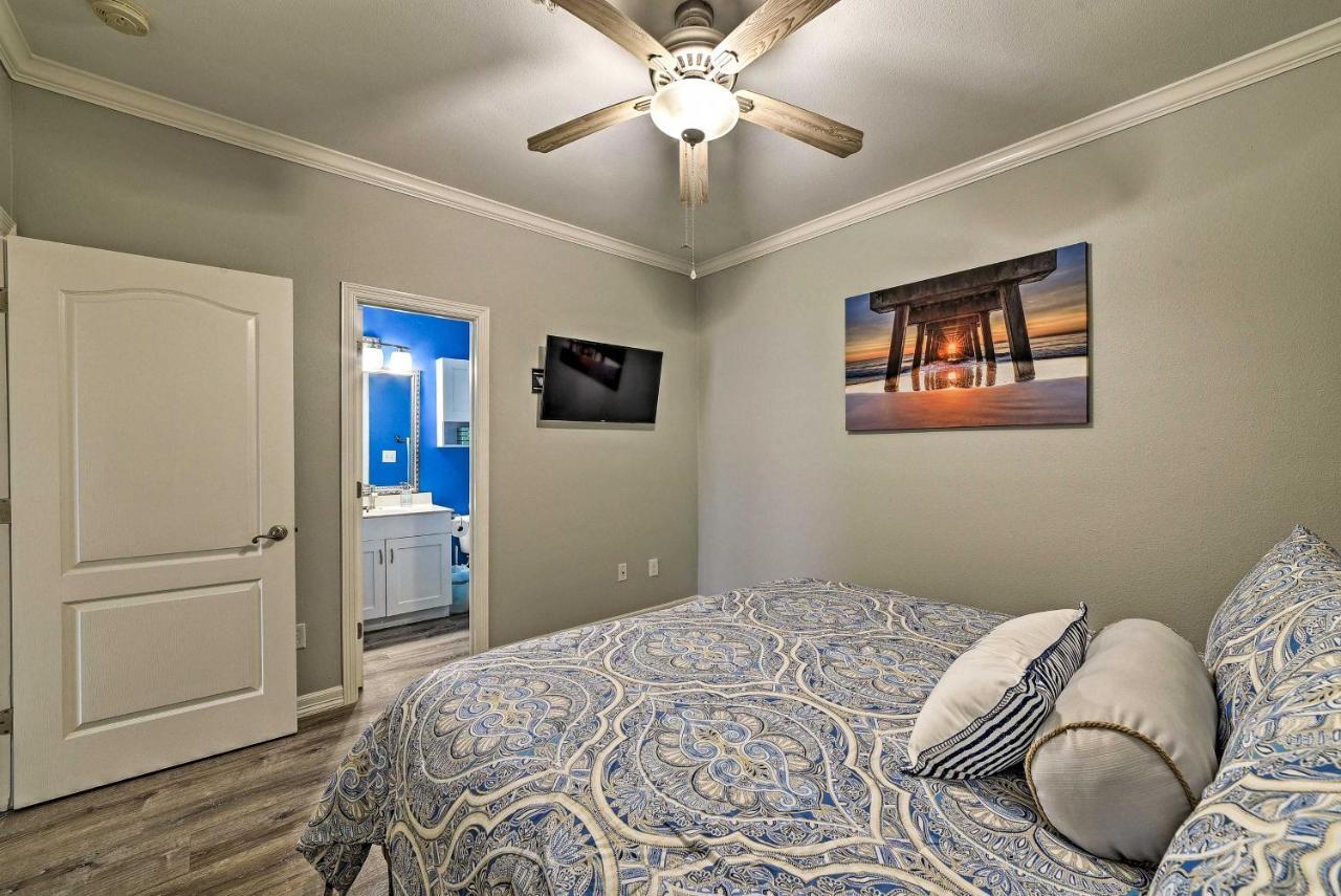 Modern Island Condo With Pool Steps To The Beach! South Padre Island Buitenkant foto